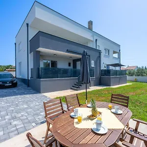  Apartment Domus Alba Kroatien